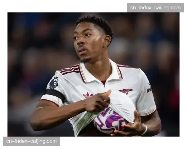 英格兰左后卫人选竞争激烈 刘易斯斯凯利异军突起